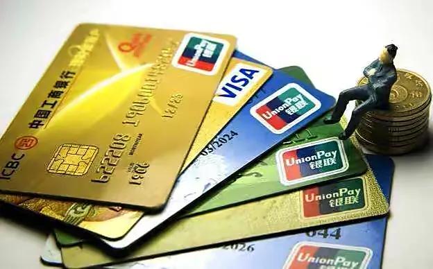 用信用卡都是什么人？信用卡存在的意义是什么？到底是帮人呢，还是还是害人呢