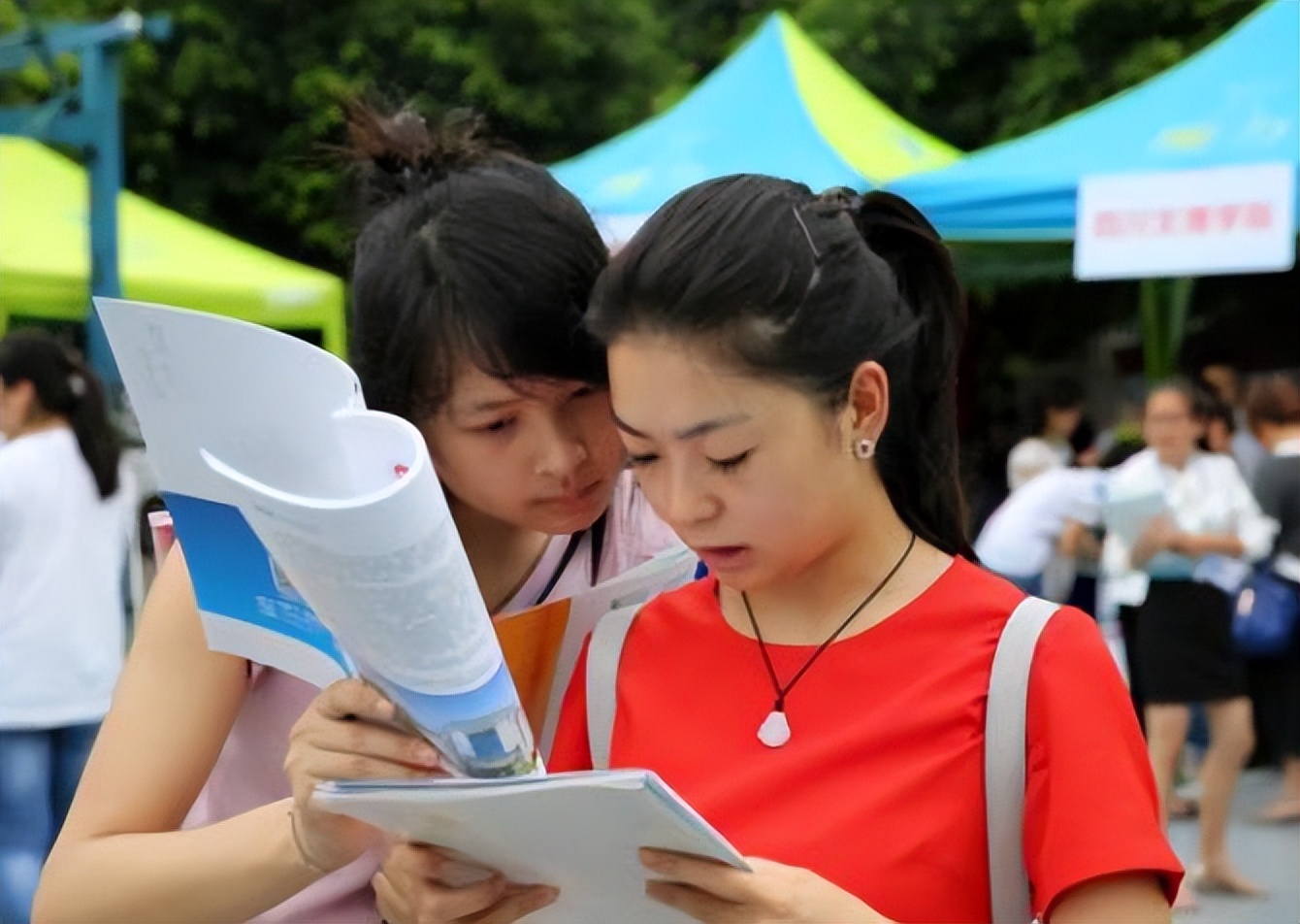 国家补助大学一名学生多少钱，免费上大学还有钱赚？全国唯一“赔本”大学，学生平均奖学金1万