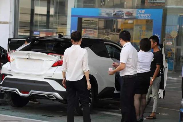 上牌费4s店收1500元合理吗？新车4s店上牌费可以收1500吗？