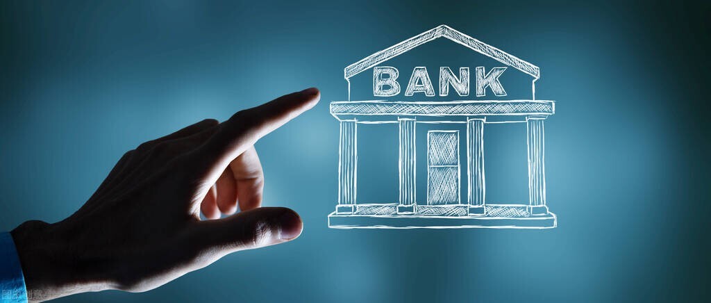 银行里信贷员是地位最低的吗？为什么感觉银行信贷员地位比柜员高很多？