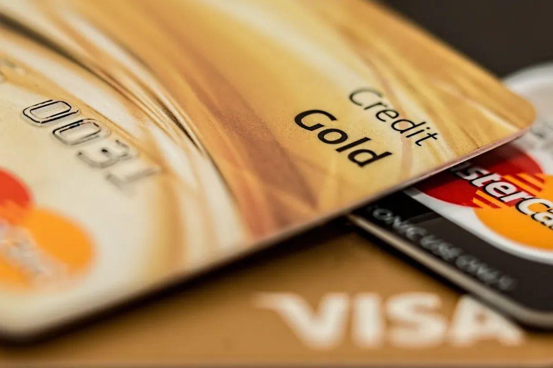 银保监会对信用卡现金分期的规定，8亿张信用卡再遭银监会规范，“套现”和“分期”再受限