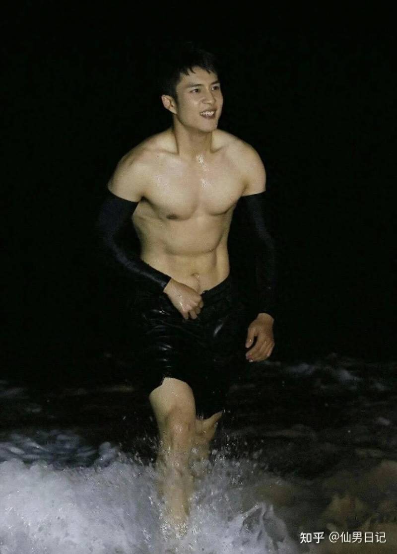 男生肌肉量多少比较强？为什么很多人注重腹肌的强健？
