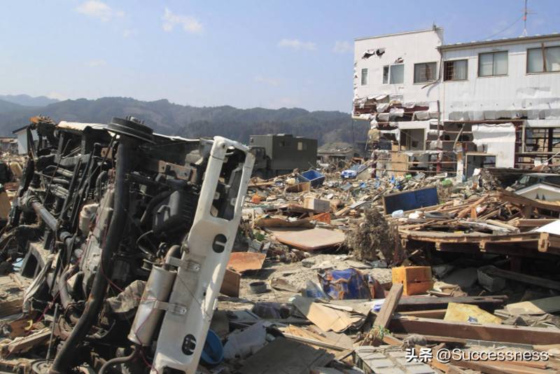 地震板块是什么组成的？四川芦山地震是什么原因引起的？