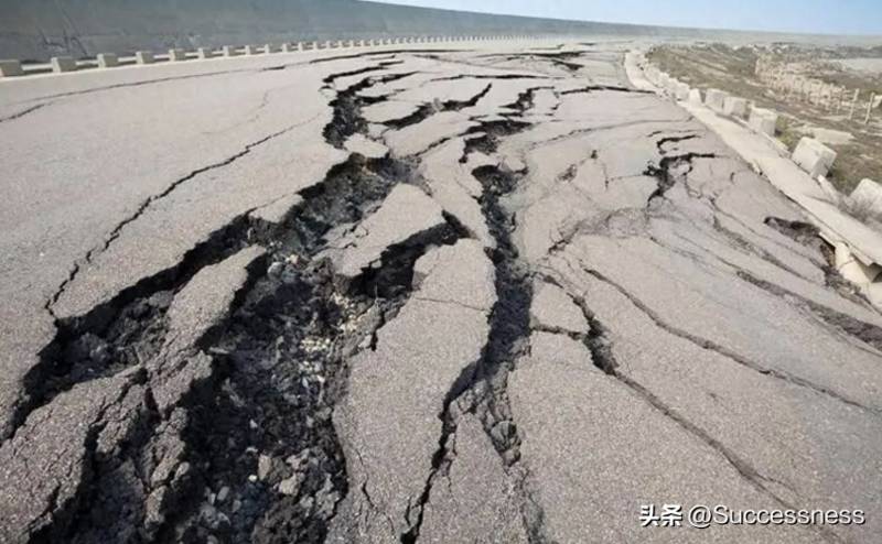 地震板块是什么组成的？四川芦山地震是什么原因引起的？