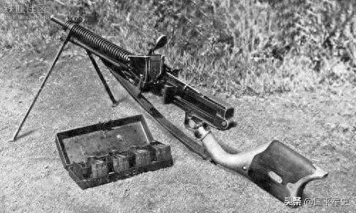 捷克轻机枪为什么比冲锋枪弹量少？