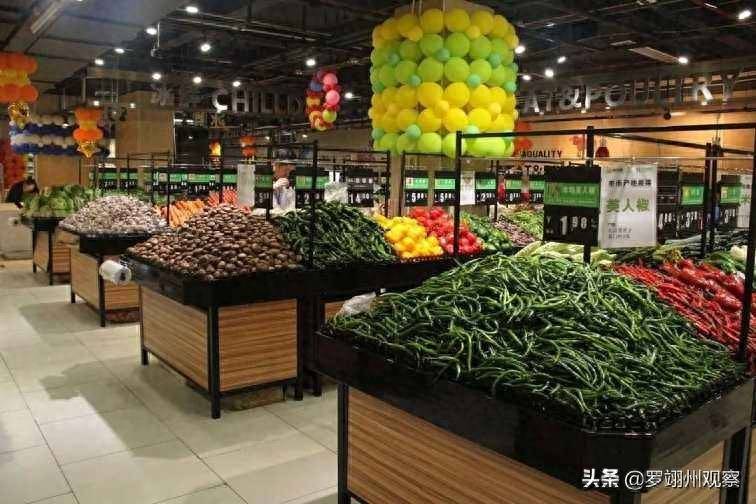 成都红旗连锁股份有限公司有多少家门店？