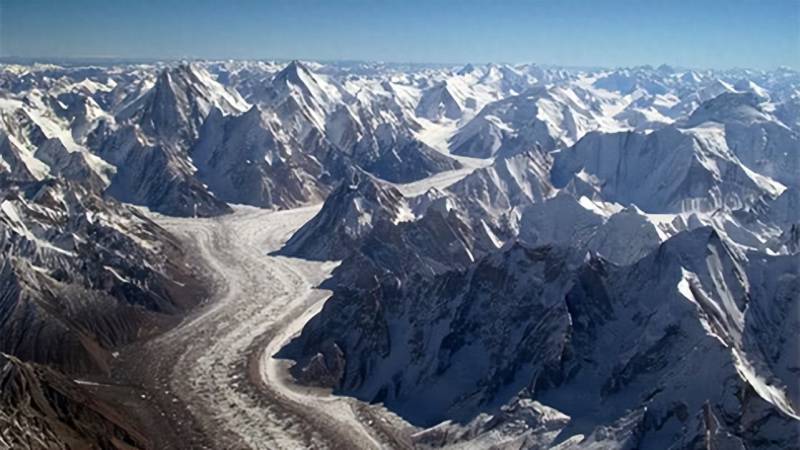喜马拉雅山是哪两个板块？