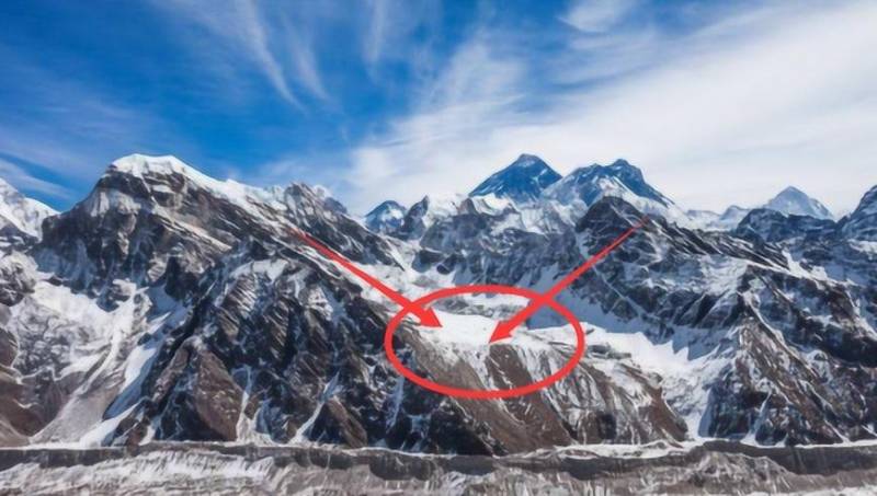 喜马拉雅山是哪两个板块挤压形成的？