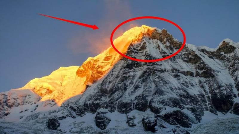 喜马拉雅山是哪两个板块挤压形成的？