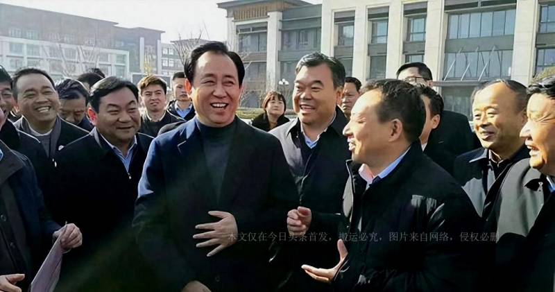 许家印为什么持有那么多恒大股份的股票恒大集团？