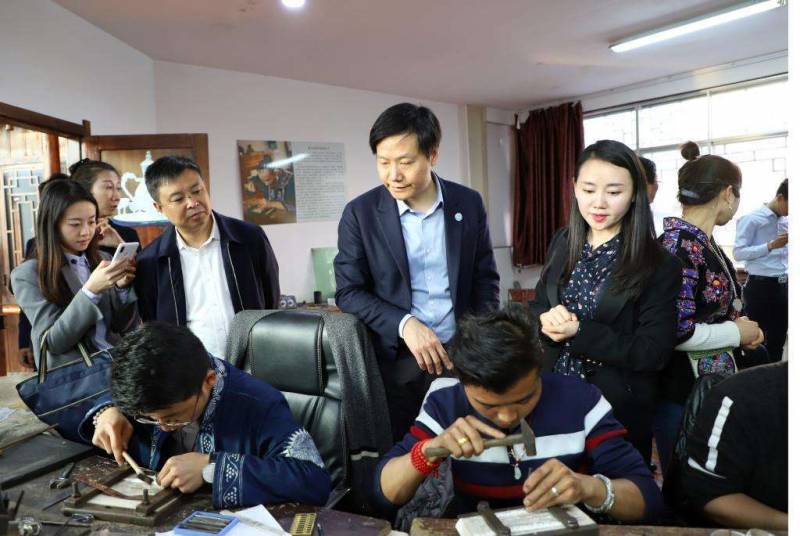 去上市公司庆祝晚宴送什么？