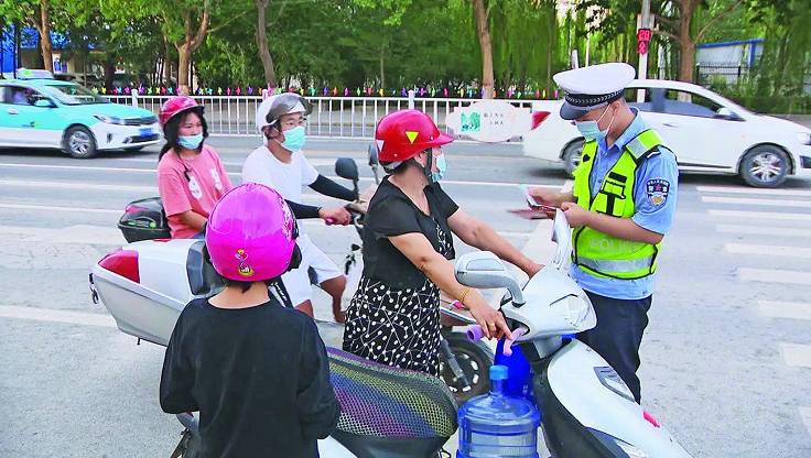 上海摩托车驾照报名多少钱？