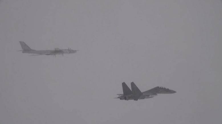 中俄联合空中战略巡航分阶段进行什么？