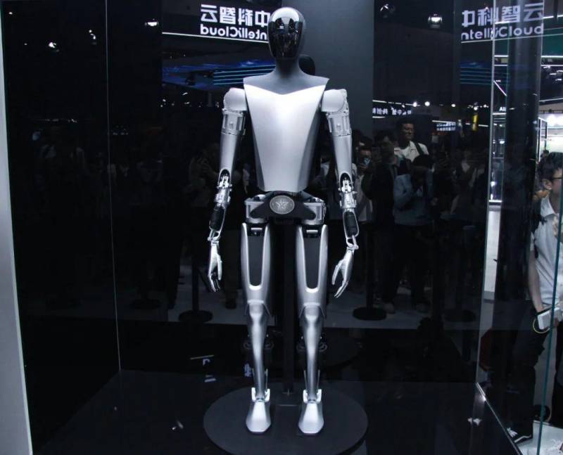 特斯拉人形机器人亮相上海空调不制冷也不制热怎么回事？
