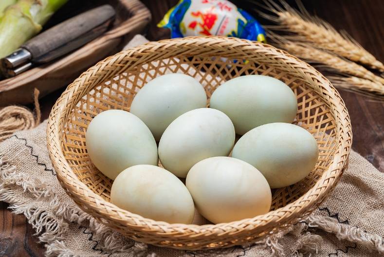 台湾鸭蛋价格创历史新高（鸭蛋和鸡蛋谁的营养价值高）