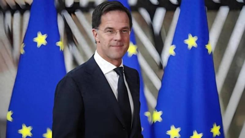 荷兰首相吕特为何突然宣布辞职呢？