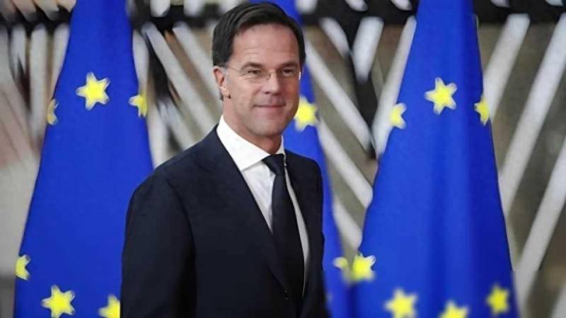 荷兰首相吕特为何突然宣布辞职呢？
