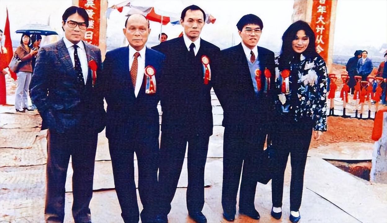 李嘉欣一个月200万，李嘉欣为什么只有200万？