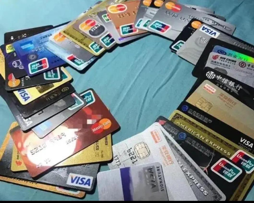 信用卡逾期还不了怎么办？信用卡逾期几天会上征信吗？