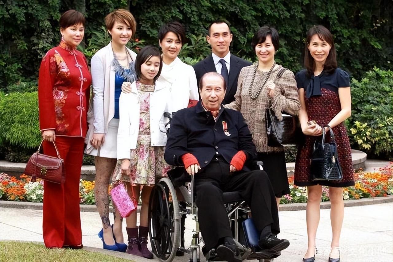 李嘉欣一个月200万，李嘉欣为什么只有200万？