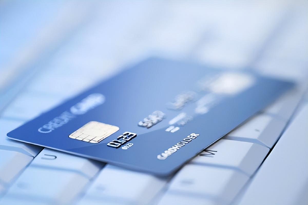 信用卡逾期一月严重吗？欠信用卡逾期每个月还一点会立案吗？